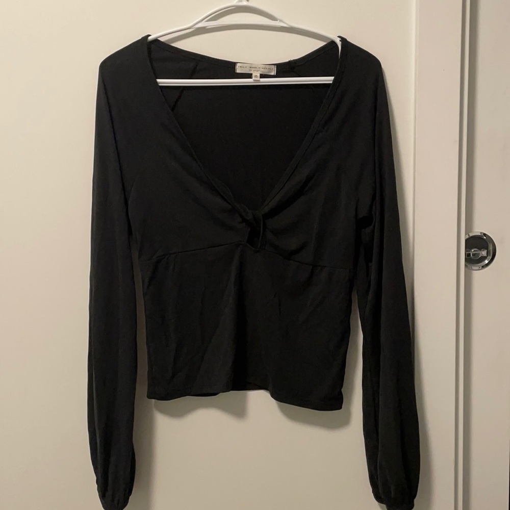 Long sleeve black shirt knot detailing